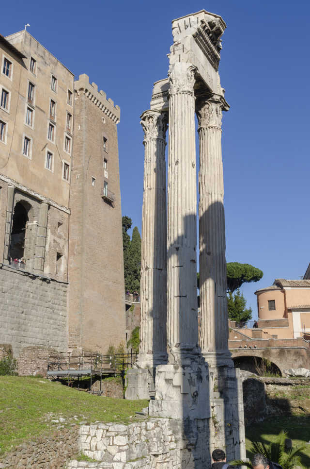 36 - Italia - Roma - Foro Romano - templo de Vespasiano y Tito